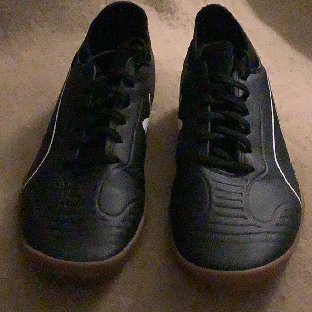 Mens  US 7.5 Puma Sneakers casual